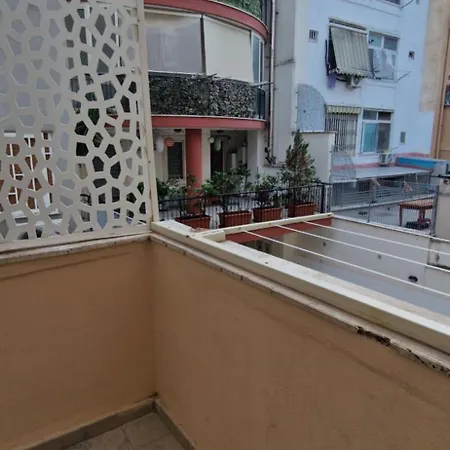 Cleopatra Μπάρι